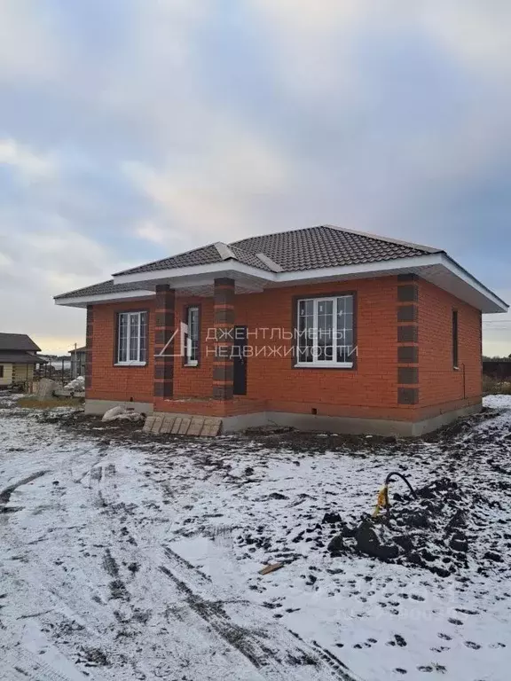 Дом в Пензенская область, Пензенский район, Богословский сельсовет, с. ... - Фото 1