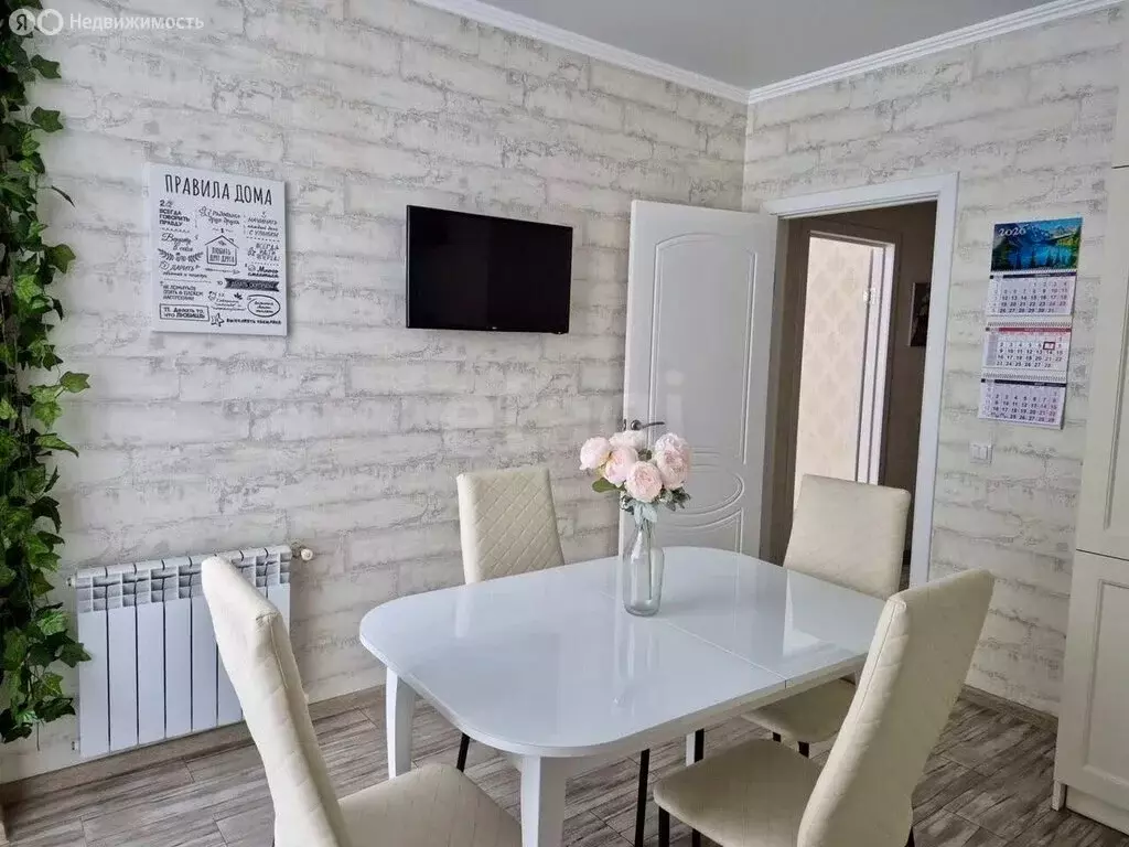 3-комнатная квартира: Калининград, улица Виктора Денисова, 24 (90.5 м) - Фото 1