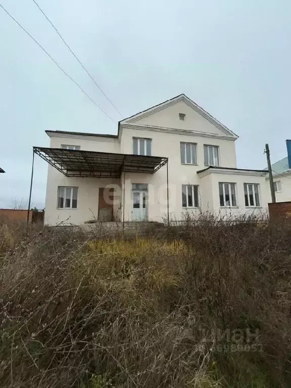 Дом в Ингушетия, Карабулак ул. Суламбека Осканова (200 м) - Фото 0