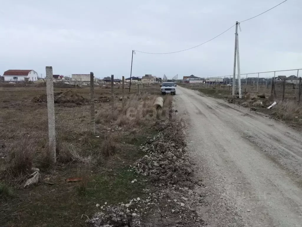 Участок в Крым, Кировское пгт ул. Азатлык (10.0 сот.) - Фото 1