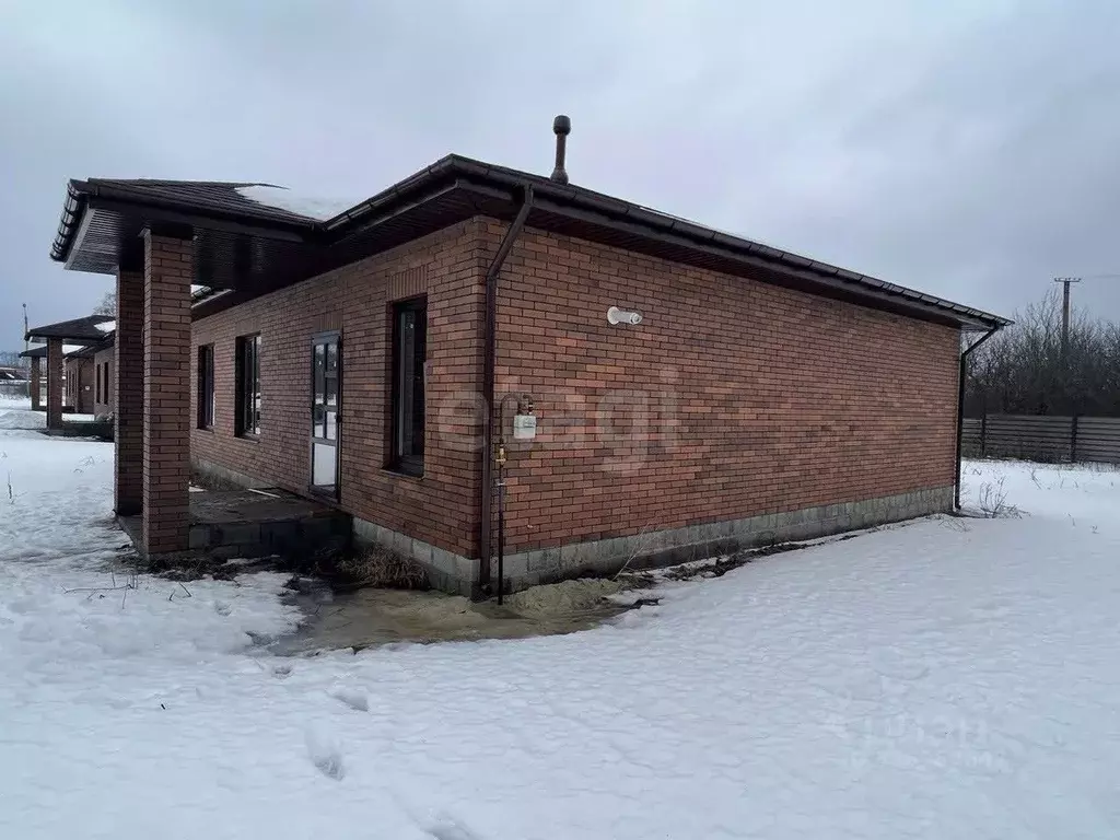 Дом в Белгородская область, Старооскольский городской округ, с. ... - Фото 1