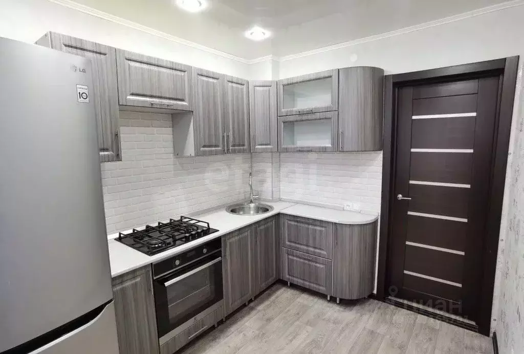 2-к кв. Саратовская область, Энгельс Энгельс-9 мкр, 2 (54.0 м) - Фото 1