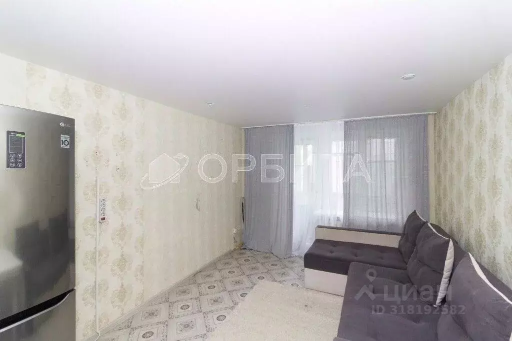1-к кв. Тюменская область, Тюмень Волгоградская ул., 103 (31.9 м) - Фото 1