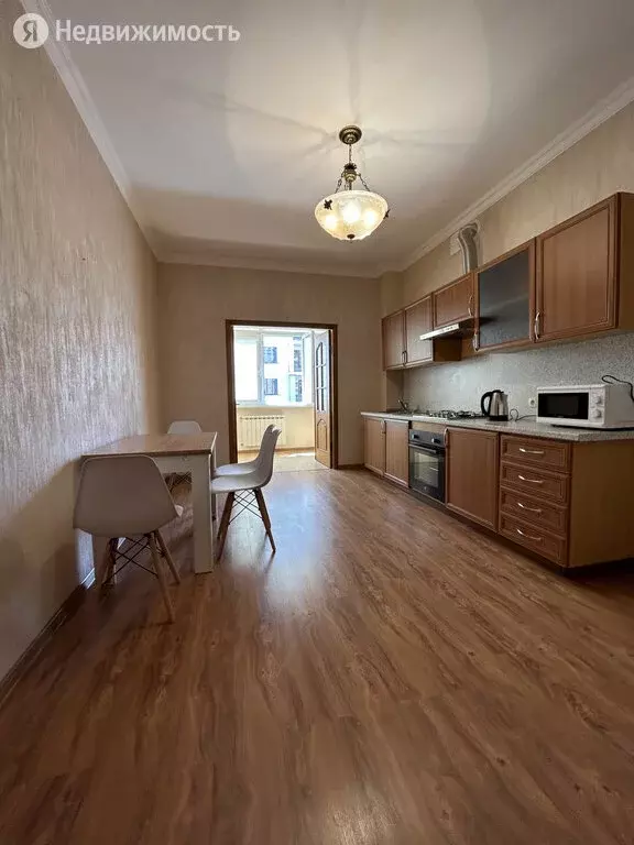 3-комнатная квартира: Нальчик, улица Тарчокова, 19 (200 м) - Фото 0