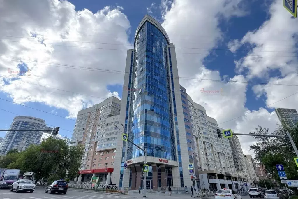 Офис в Свердловская область, Екатеринбург ул. Хохрякова, 74 (100 м) - Фото 1