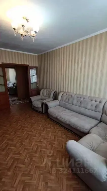 3-к кв. Омская область, Омск просп. Комарова, 27/1 (65.5 м) - Фото 0