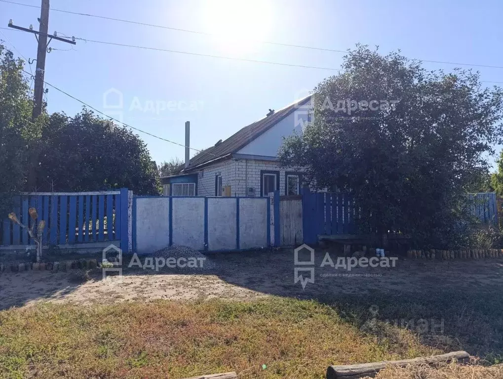 Дом в Волгоградская область, Иловлинский район, с. Лог ул. Садовая (38 ... - Фото 1