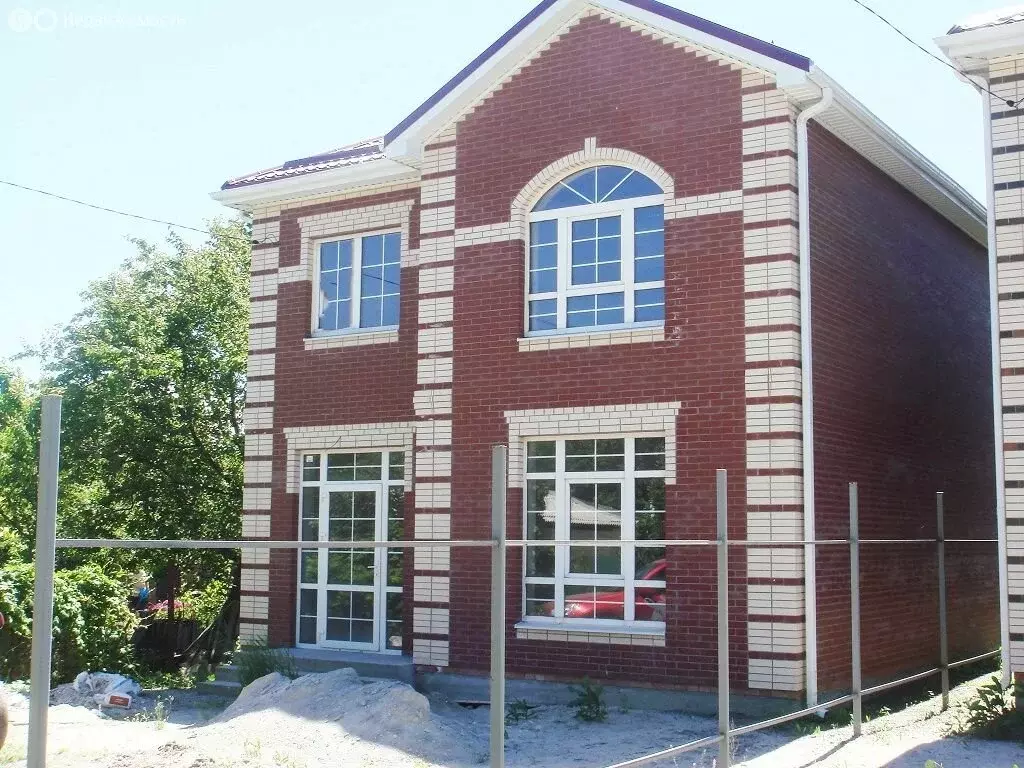 Дом в Ростов-на-Дону, Особенная улица (140 м) - Фото 1