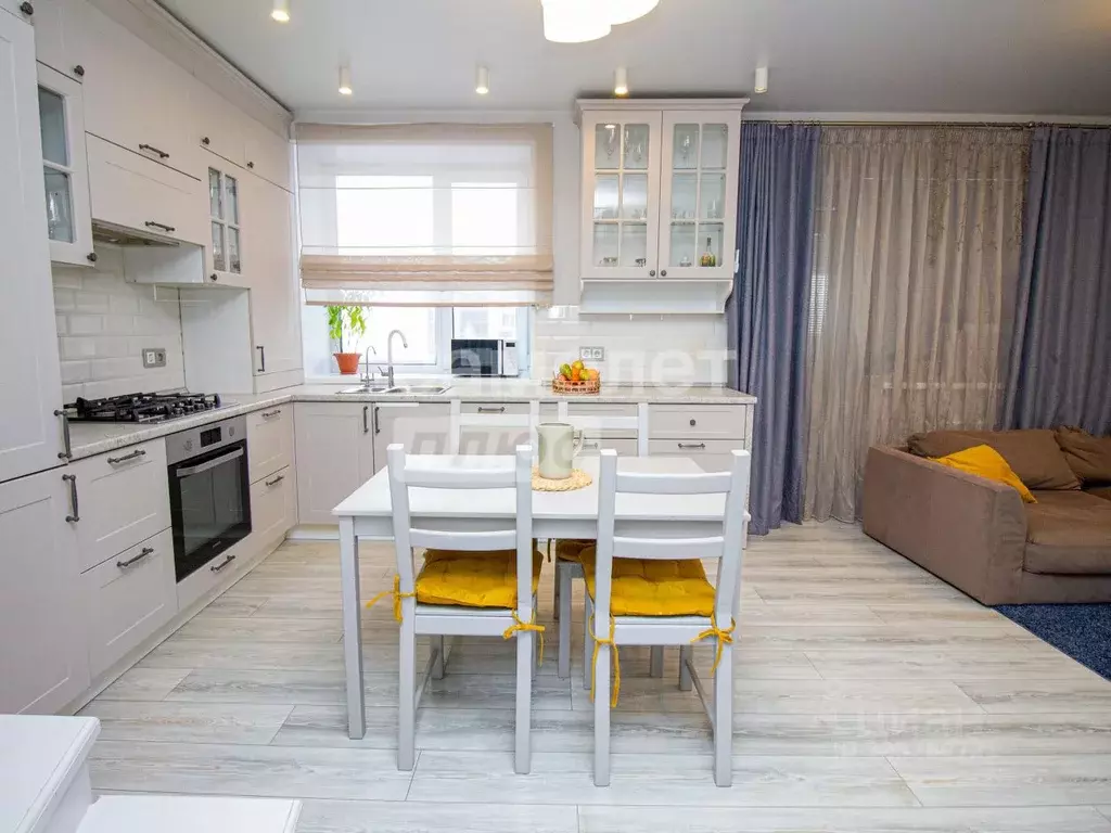 3-к кв. Ульяновская область, Ульяновск ул. Кирова, 37 (72.3 м) - Фото 2