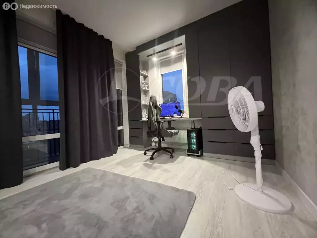 2-комнатная квартира: Тюмень, улица Муравленко, 11 (74 м) - Фото 1
