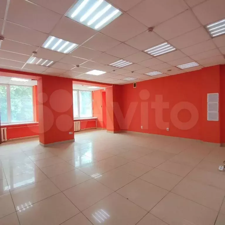 Помещение свободного назначения 150 м2 на первой линии проспекта ... - Фото 1