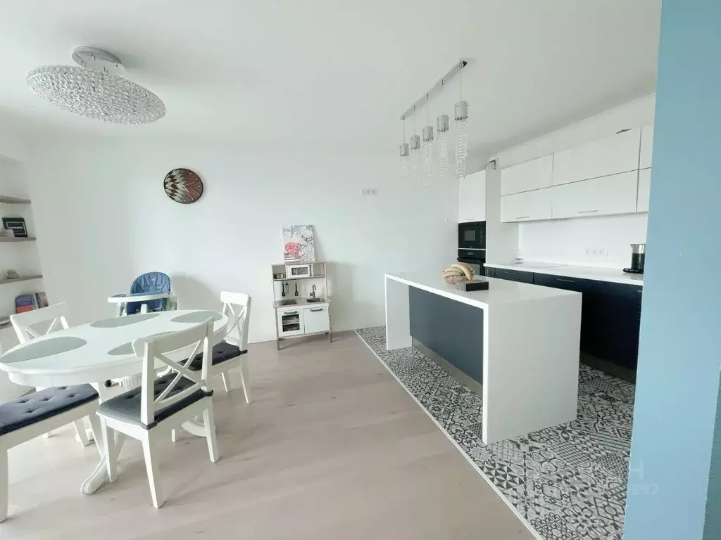 2-к кв. Санкт-Петербург ул. Оптиков, 38к1 (100.7 м) - Фото 1
