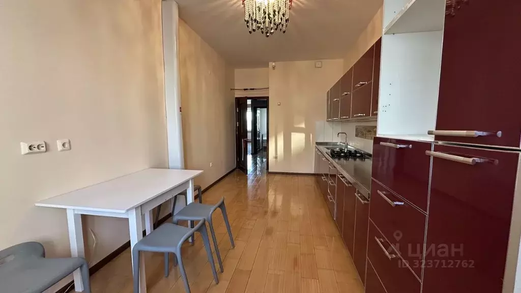 2-к кв. Саха (Якутия), Якутск ул. Кирова, 31/6 (66.9 м) - Фото 1