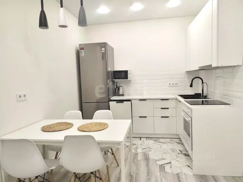 2-к кв. Татарстан, Казань ул. Аметьевская магистраль, 18к3 (50.0 м) - Фото 1