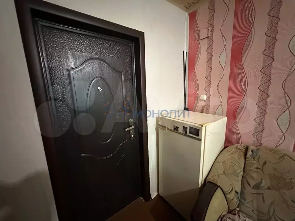 Комната 10 м в 6-к., 1/3 эт. - Фото 1