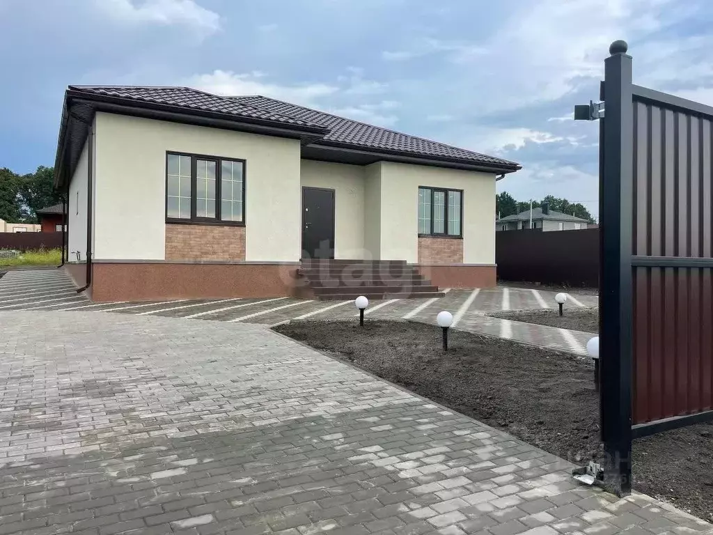 Дом в Белгородская область, Корочанский район, Мелиховское с/пос, с. ... - Фото 1