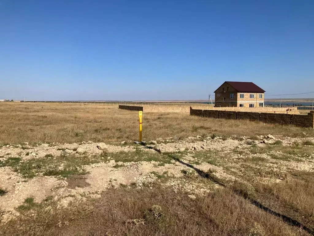 Участок в Крым, Черноморский район, с. Межводное ул. Умера Ипчи (10.0 ... - Фото 0