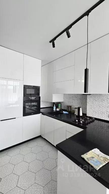 3-к кв. Крым, Симферополь ул. Крылова, 36 (75.0 м) - Фото 1