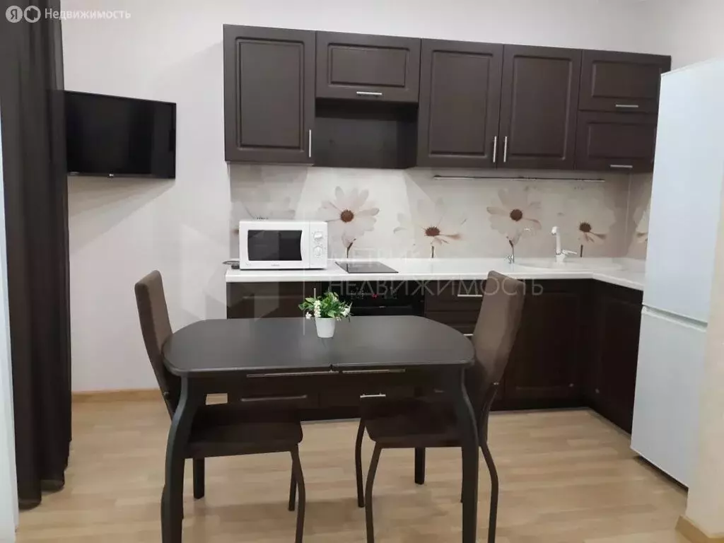Квартира-студия: Тюмень, улица Тимофея Чаркова, 79 (28.2 м) - Фото 1