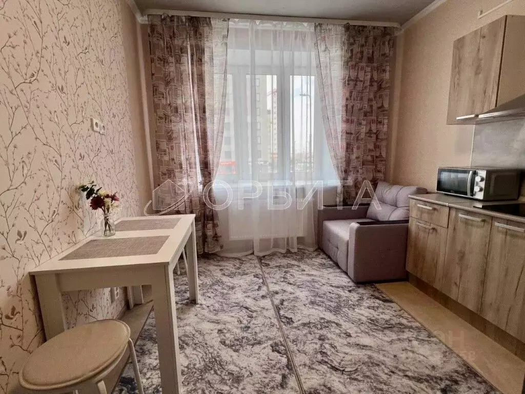 2-к кв. Тюменская область, Тюмень ул. Республики, 204к7 (58.4 м) - Фото 0