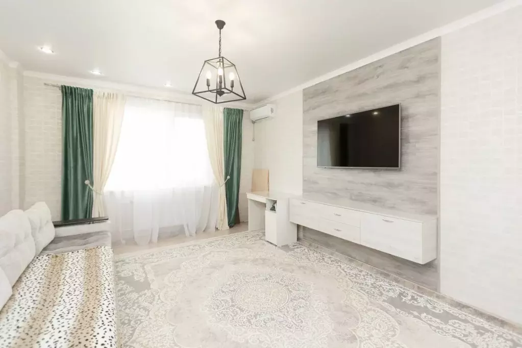 2-к кв. Оренбургская область, Оренбург ул. Рощина, 3 (57.6 м) - Фото 1