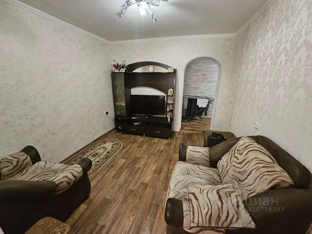 2-к кв. Омская область, Омск просп. Космический, 16А (36.0 м) - Фото 0