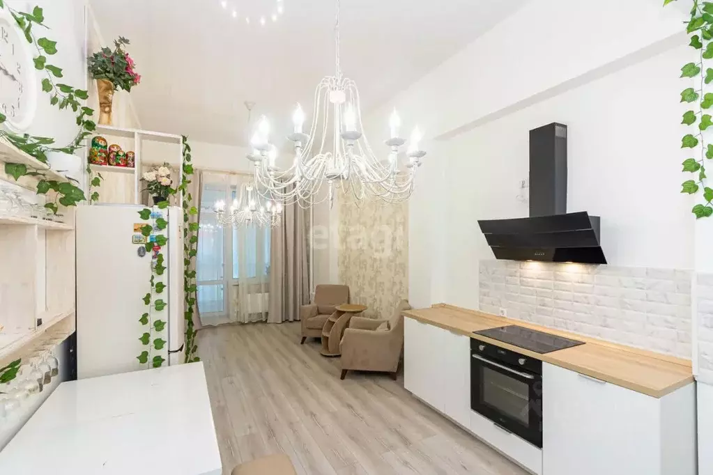 2-к кв. Тюменская область, Тюмень ул. Федюнинского, 60к2 (89.6 м) - Фото 1