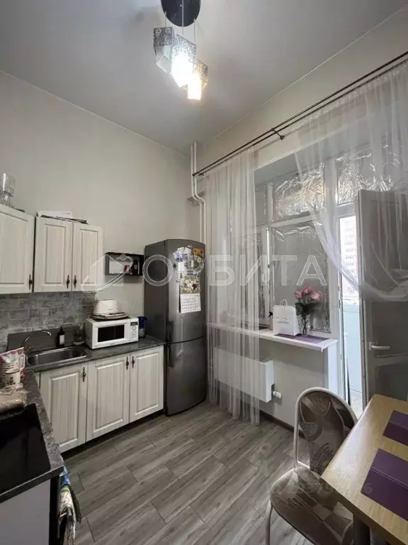 2-к кв. Тюменская область, Тюмень ул. Федюнинского, 58к2 (52.9 м) - Фото 0