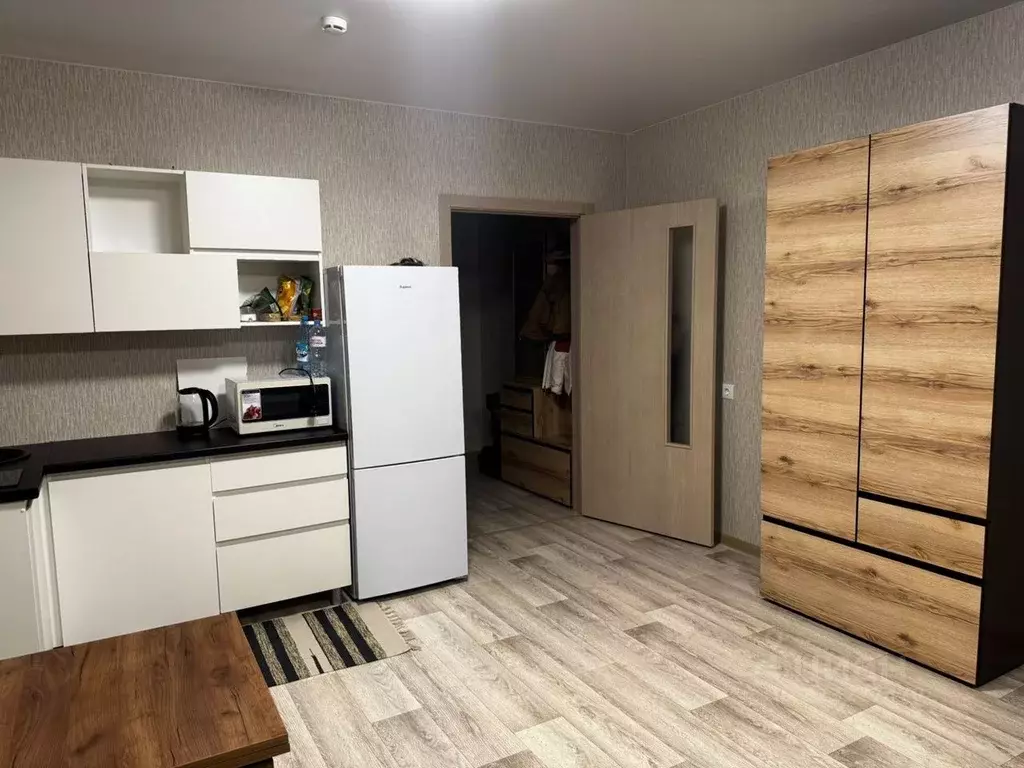 Студия Красноярский край, Красноярск ул. 60 лет Октября, 86 (36.0 м) - Фото 1