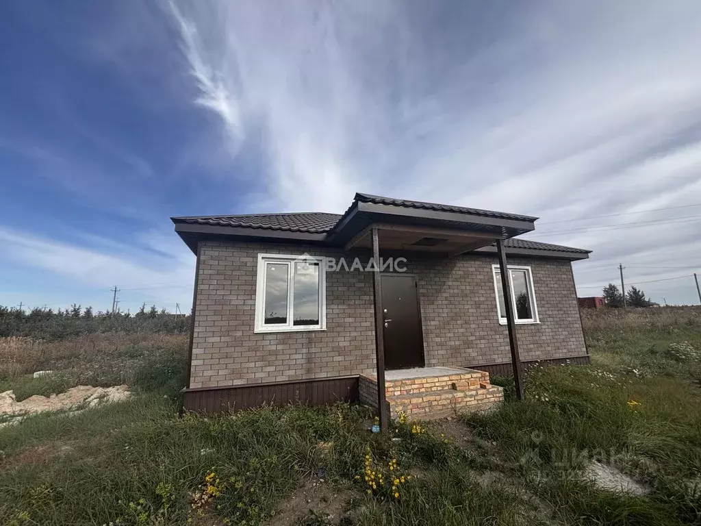 Дом в Белгородская область, Корочанский район, Погореловское с/пос, с. ... - Фото 1
