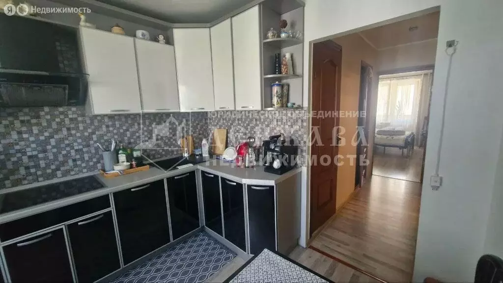 3-комнатная квартира: Междуреченск, проспект Шахтёров, 57 (65.8 м) - Фото 1