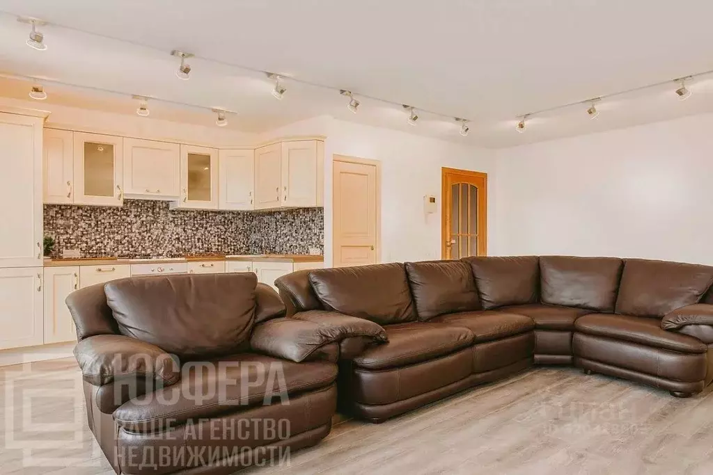 3-к кв. Волгоградская область, Волгоград ул. Рихарда Зорге, 49 (67.9 ... - Фото 1