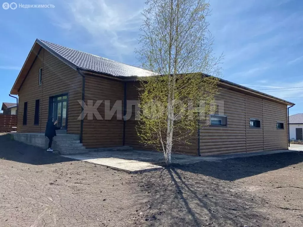 Дом в посёлок городского типа Емельяново, Спортивная улица (282 м) - Фото 2