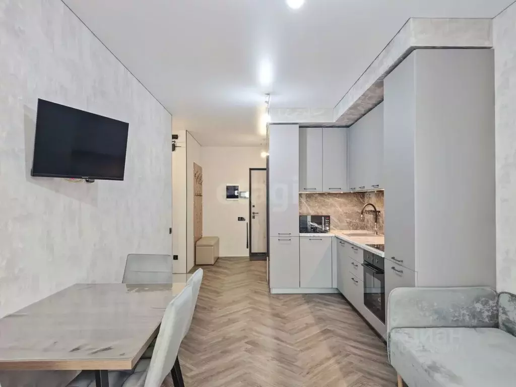 2-к кв. Тюменская область, Тюмень ул. Разведчика Кузнецова, 7 (60.6 м) - Фото 1