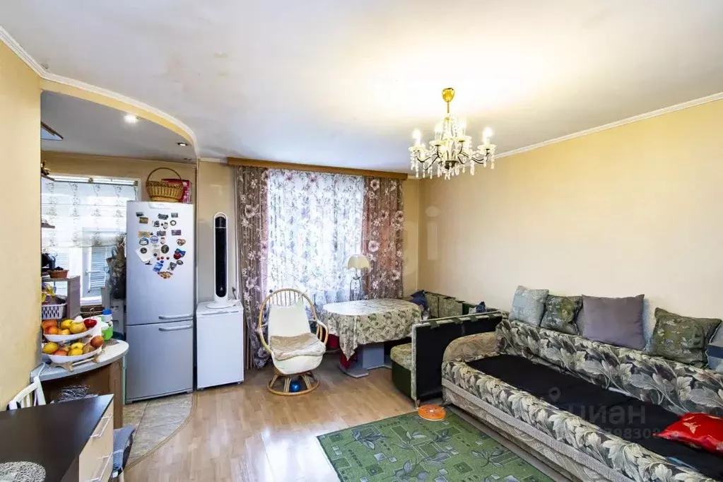 3-к кв. Тюменская область, Тюмень ул. Мельникайте, 97 (56.2 м) - Фото 0