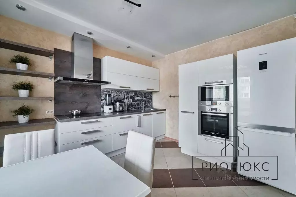 3-к кв. Челябинская область, Челябинск 33-й мкр,  (90.0 м) - Фото 0