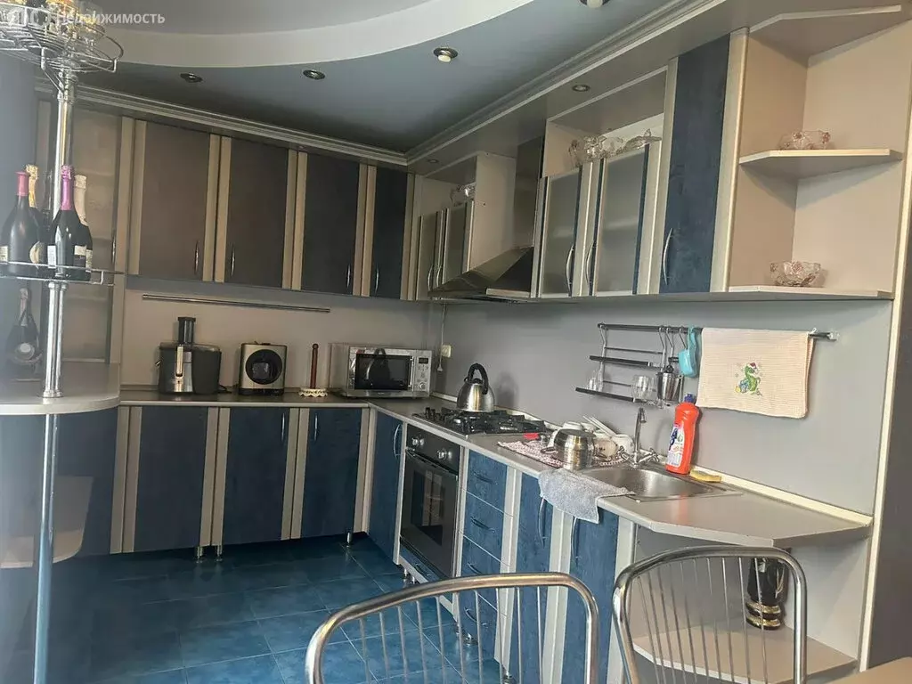3-комнатная квартира: Владикавказ, улица Куйбышева, 128к3 (70 м) - Фото 0