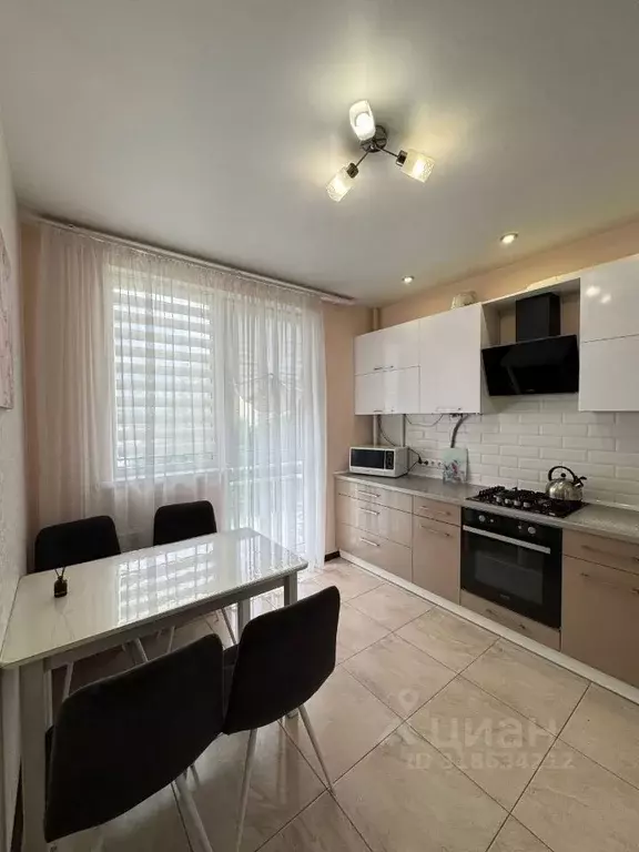 2-к кв. Крым, Симферополь ул. Лексина, 48А (65.0 м) - Фото 0