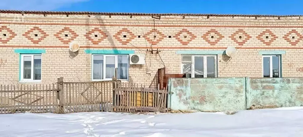 Дом в Калмыкия, Октябрьский район, пос. Джангар, 3-й кв-л  (101 м) - Фото 2