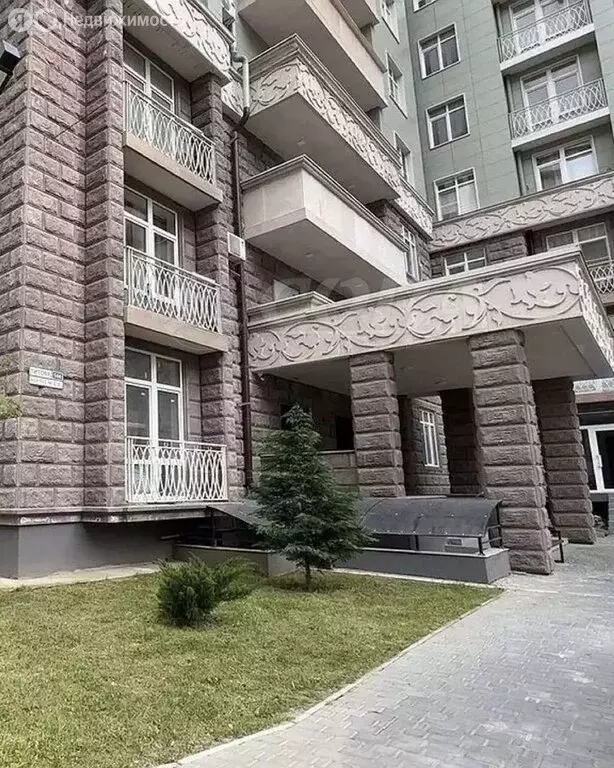 3-комнатная квартира: Махачкала, улица Титова, 144к5 (109 м) - Фото 1