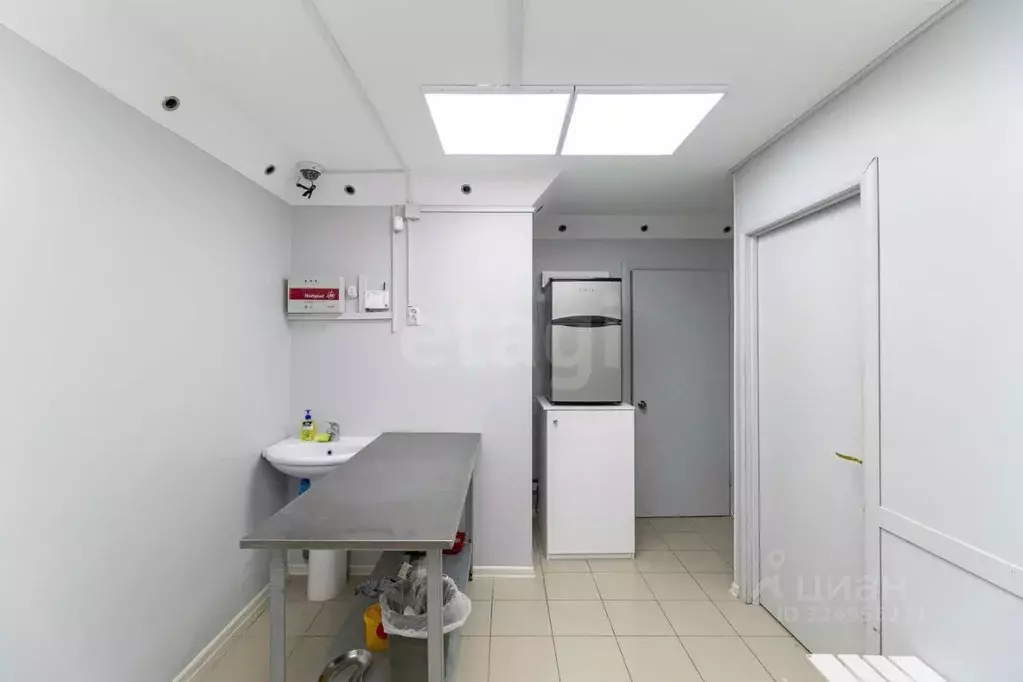 Помещение свободного назначения в Тюменская область, Тюмень ул. ... - Фото 1