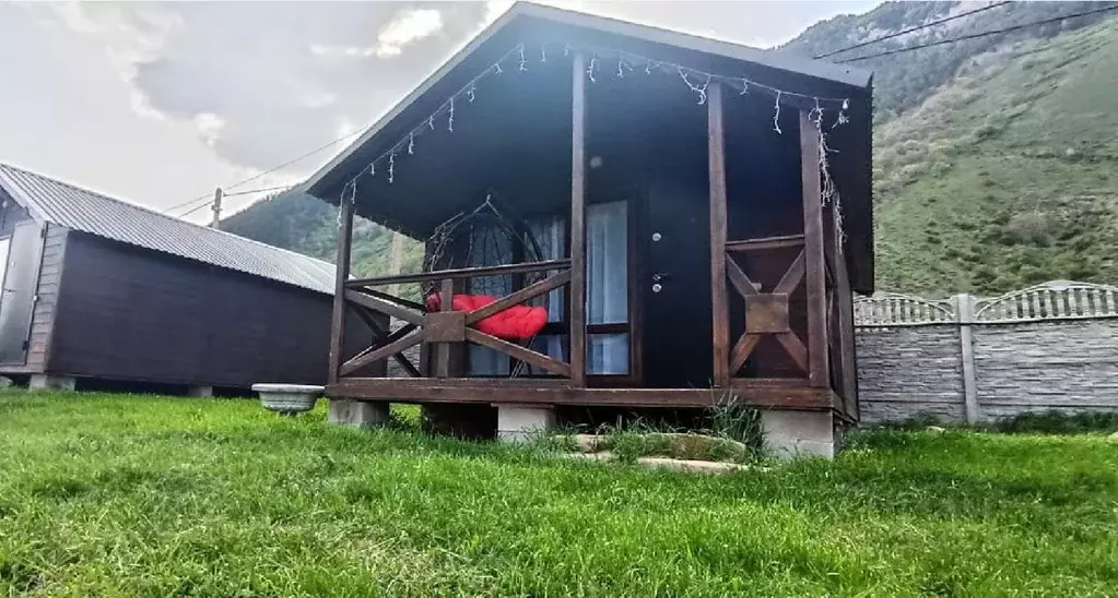 Дом в Карачаево-Черкесия, Карачаевский район, Верхняя Теберда аул ул. ... - Фото 1