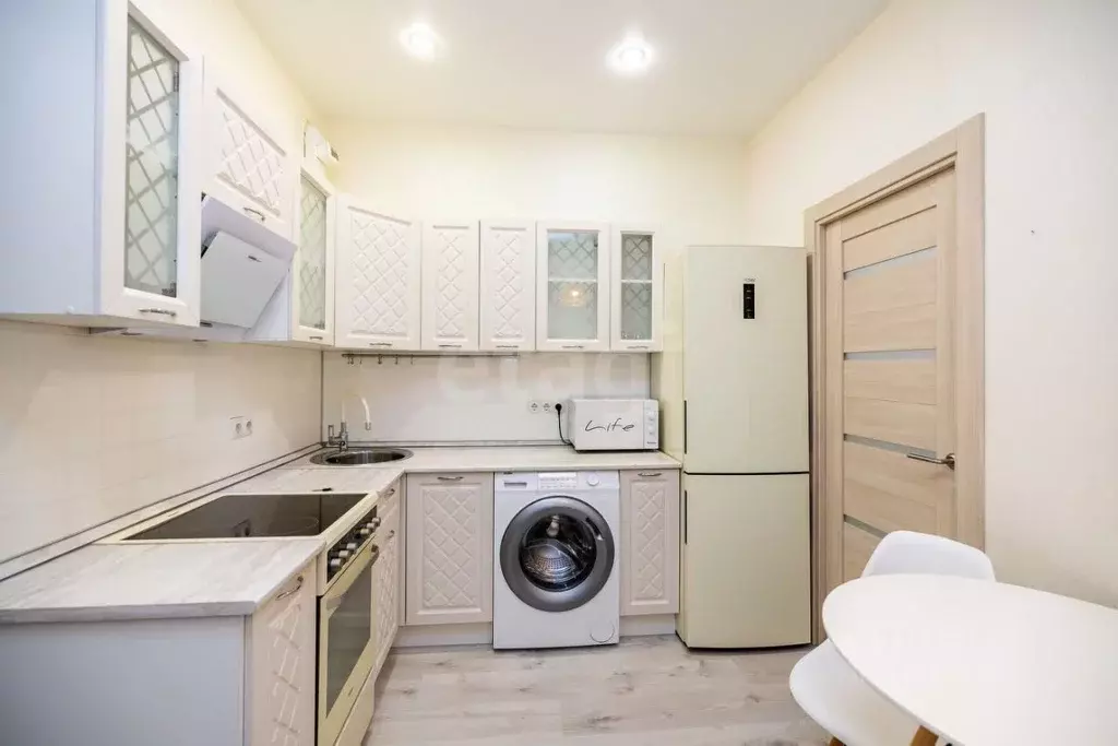 Студия Ханты-Мансийский АО, Сургут ул. Замятинская, 3 (23.7 м) - Фото 1