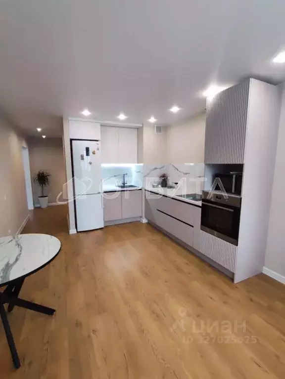 2-к кв. Тюменская область, Тюмень ул. Константина Посьета, 9 (67.1 м) - Фото 1