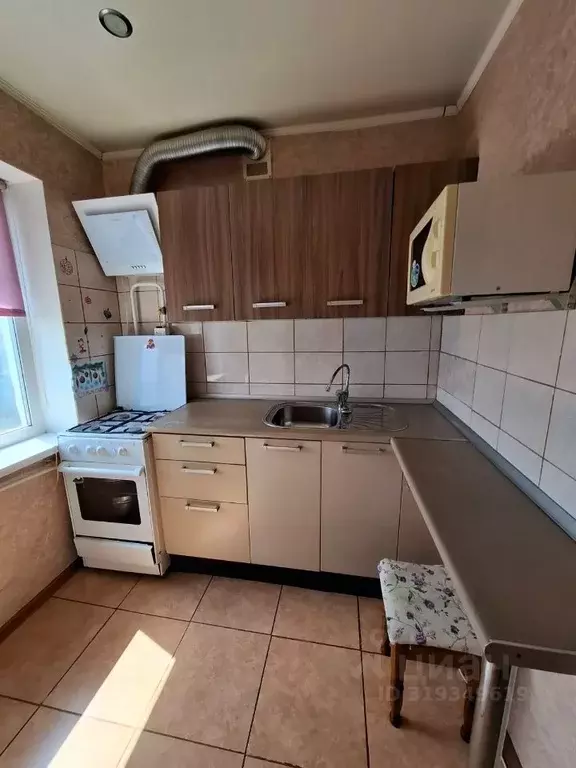4-к кв. Омская область, Омск Заозерный мкр, ул. Бородина, 38 (59.0 м) - Фото 0