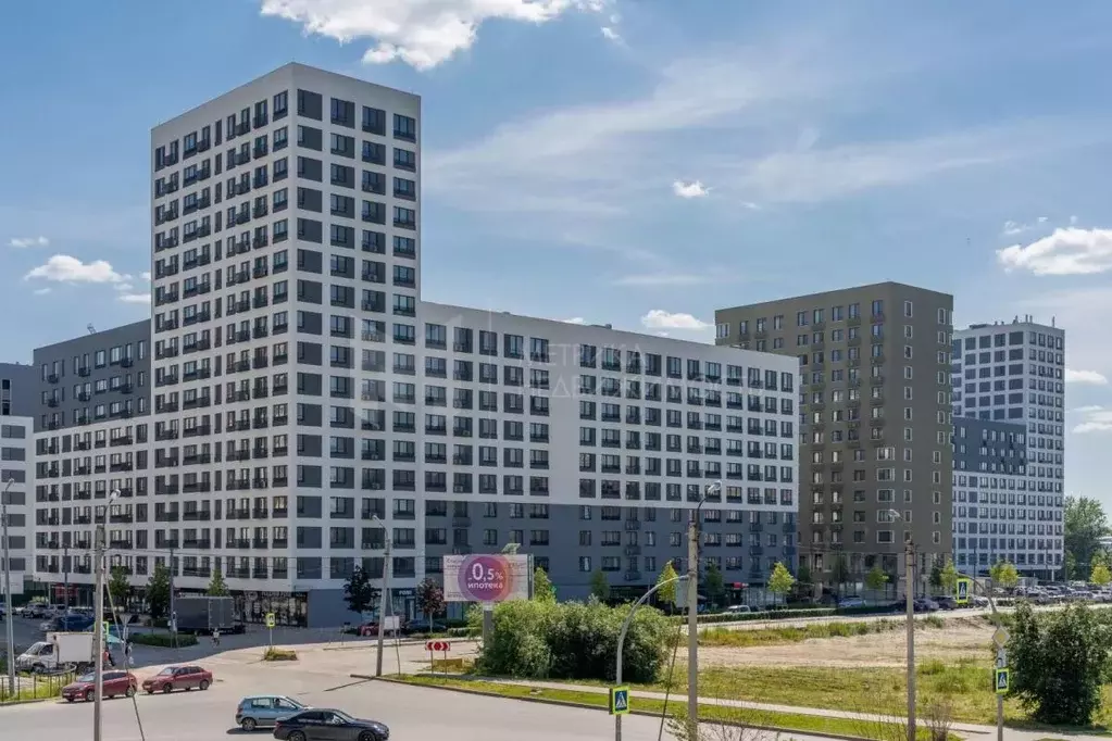 3-к кв. Тюменская область, Тюмень ул. Газовиков, 40 (82.6 м) - Фото 0