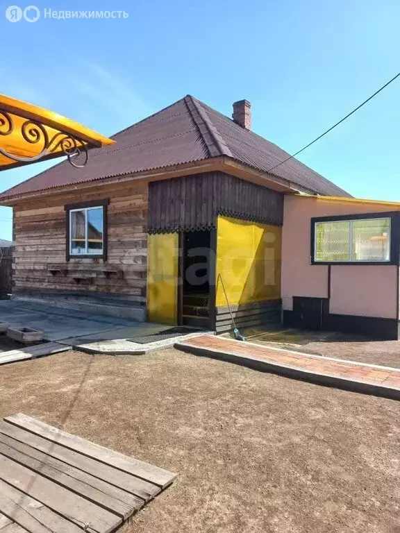 Дом в село Нижний Саянтуй, Октябрьская улица (115 м) - Фото 0