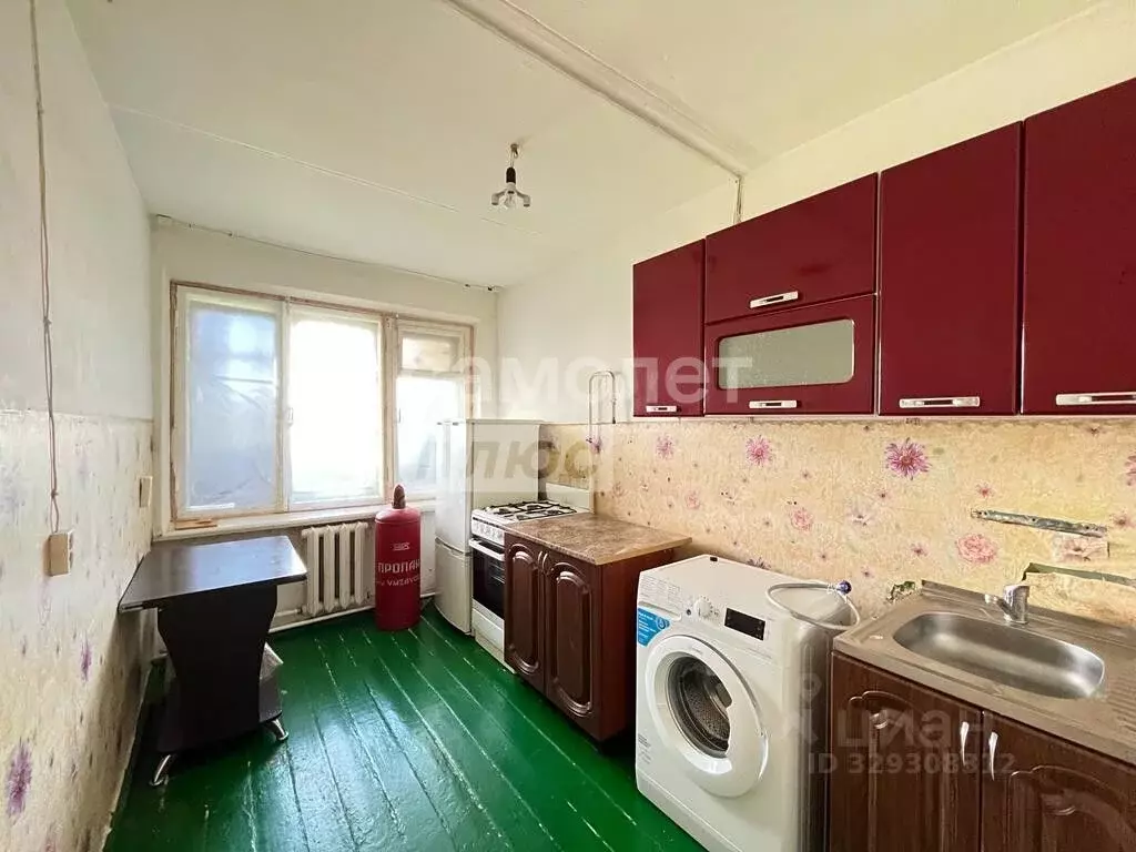 2-к кв. Омская область, Нововаршавский район, с. Ермак ул. Зорина, 1А ... - Фото 1