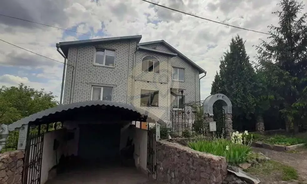 Дом в Белгородская область, Старый Оскол ул. Майсюка (302 м) - Фото 1