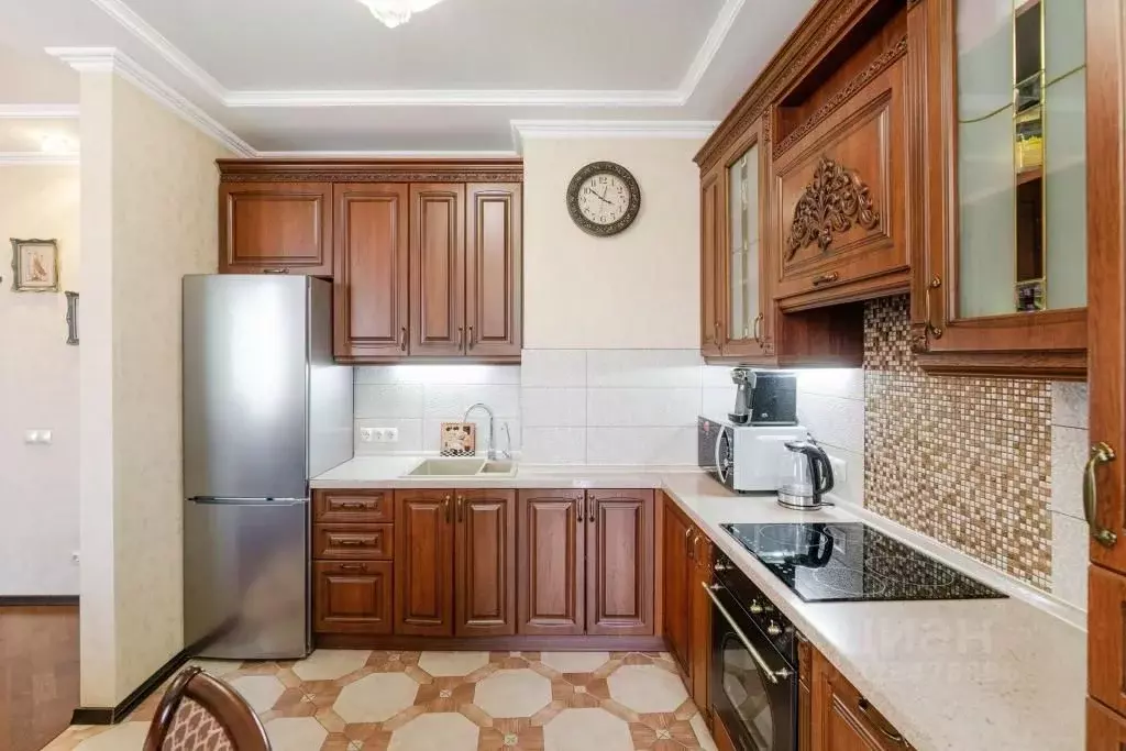 2-к кв. Омская область, Омск Октябрьская ул., 107 (56.6 м) - Фото 1